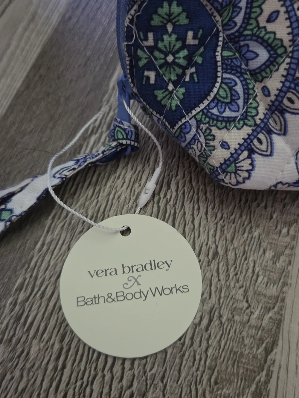 Bath & Body Works X Vera Bradley Blue Paisley Comestic Travel Bag 4PC Gift Set - Picture 3 of 16